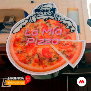 Fachada de Pizza Mía con rótulo luminoso instalado por Rótulos Marcos en Murcia.